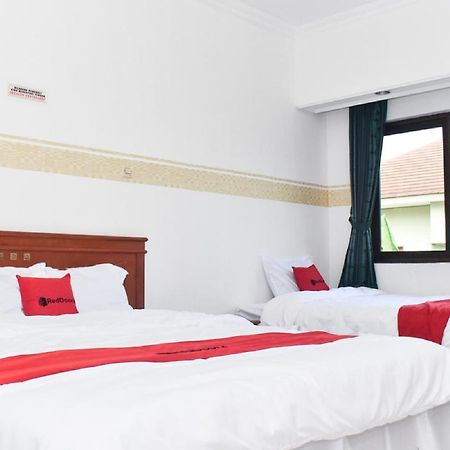 Reddoorz Near Lenmarc Mall Surabaya Pradahkalikendal Exteriér fotografie
