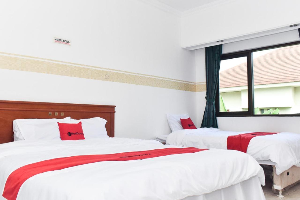 Reddoorz Near Lenmarc Mall Surabaya Pradahkalikendal Exteriér fotografie
