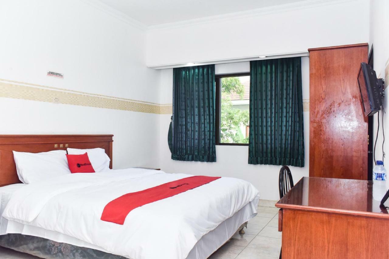 Reddoorz Near Lenmarc Mall Surabaya Pradahkalikendal Exteriér fotografie